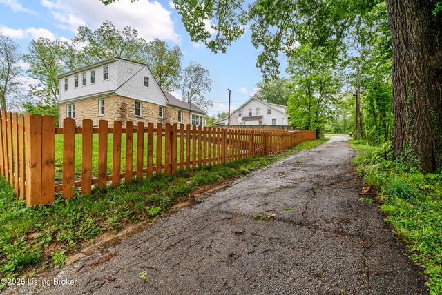 137 Eastview Dr, Taylorsville, KY 40071