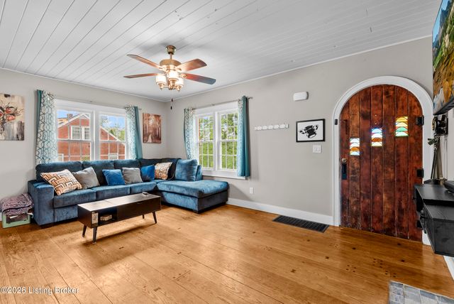 137 Eastview Dr, Taylorsville, KY 40071