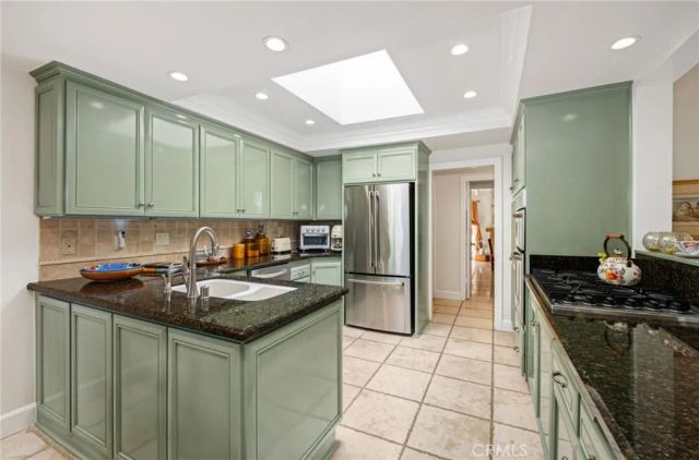 18 Shoal Drive, Corona Del Mar, CA 92625