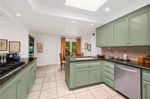 18 Shoal Drive, Corona Del Mar, CA 92625