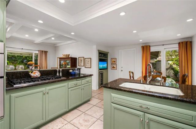 18 Shoal Drive, Corona Del Mar, CA 92625