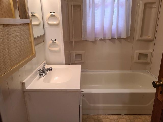 1118 E 12th Ave, Winfield, KS 67156