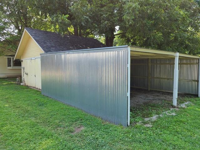 1118 E 12th Ave, Winfield, KS 67156