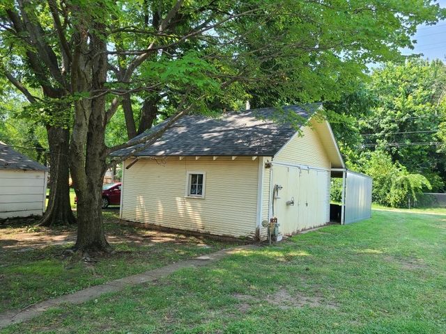 1118 E 12th Ave, Winfield, KS 67156