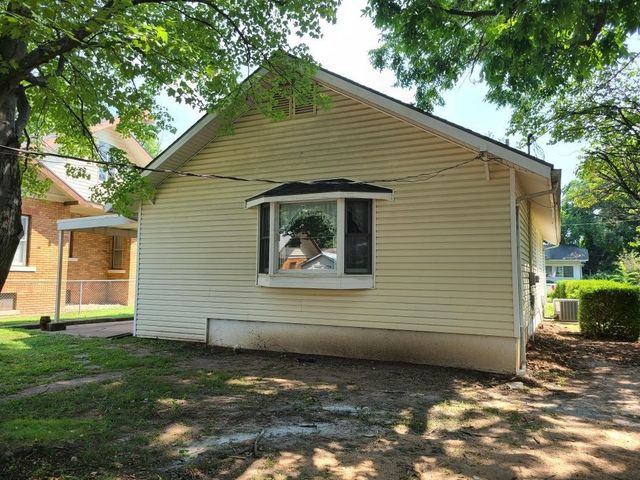 1118 E 12th Ave, Winfield, KS 67156