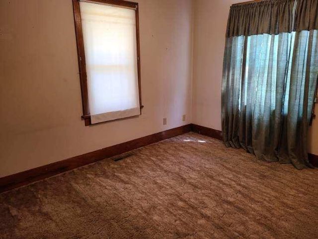 1118 E 12th Ave, Winfield, KS 67156