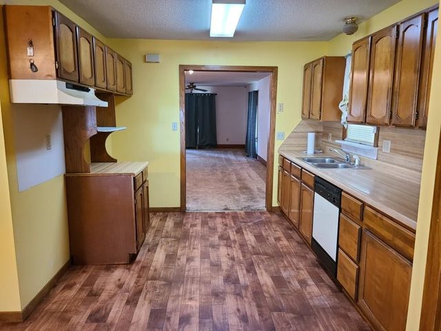 1118 E 12th Ave, Winfield, KS 67156