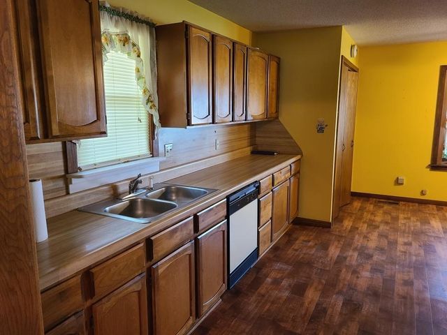 1118 E 12th Ave, Winfield, KS 67156