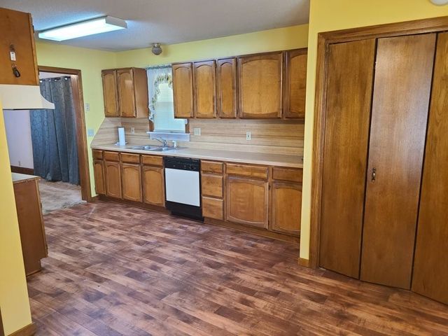 1118 E 12th Ave, Winfield, KS 67156