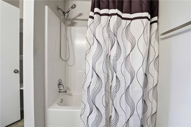 2004 S B Place, Rogers, AR 72758