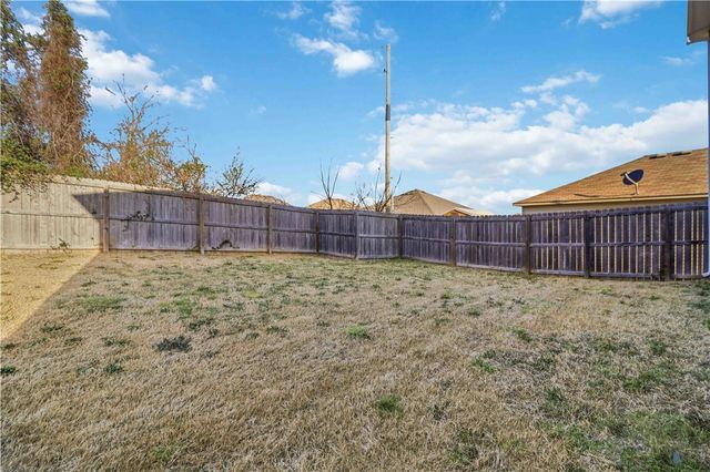 2004 S B Place, Rogers, AR 72758