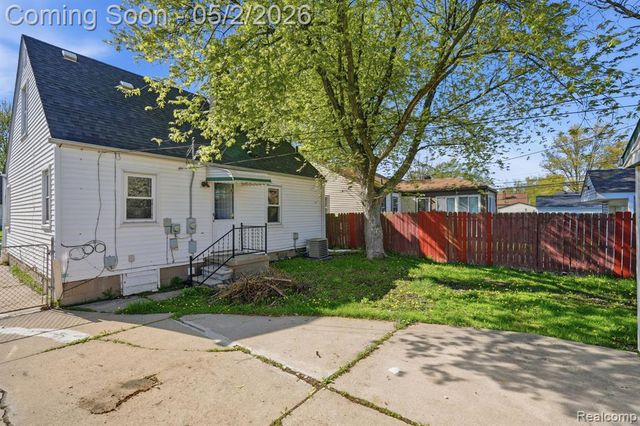 27540 Kaufman Street, Roseville, MI 48066