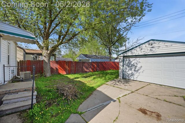 27540 Kaufman Street, Roseville, MI 48066