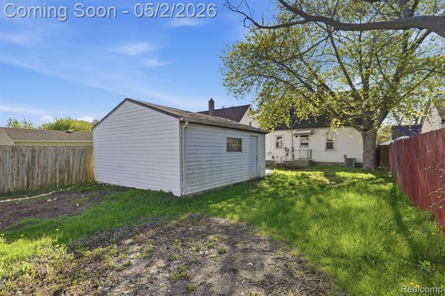 27540 Kaufman Street, Roseville, MI 48066