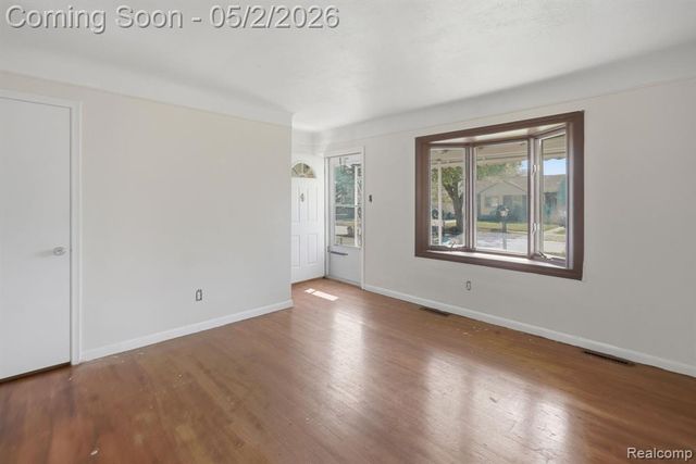 27540 Kaufman Street, Roseville, MI 48066
