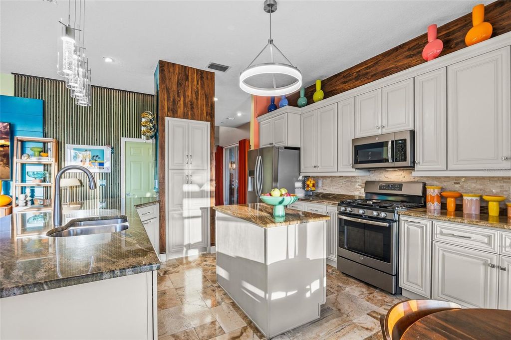 Image 14 of property listing at 5801 CAY COVE COURT, Tampa, FL 33615