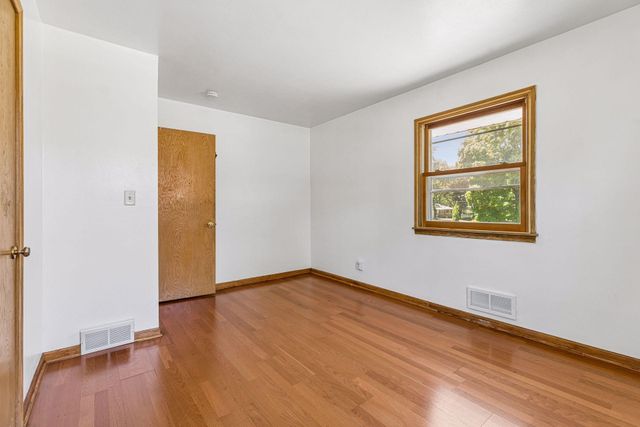 4002 Nevada Avenue N, New Hope, MN 55427