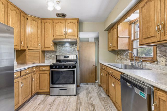 4002 Nevada Avenue N, New Hope, MN 55427