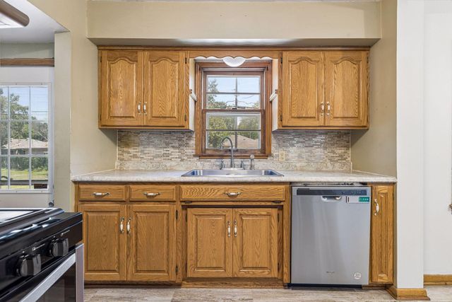4002 Nevada Avenue N, New Hope, MN 55427