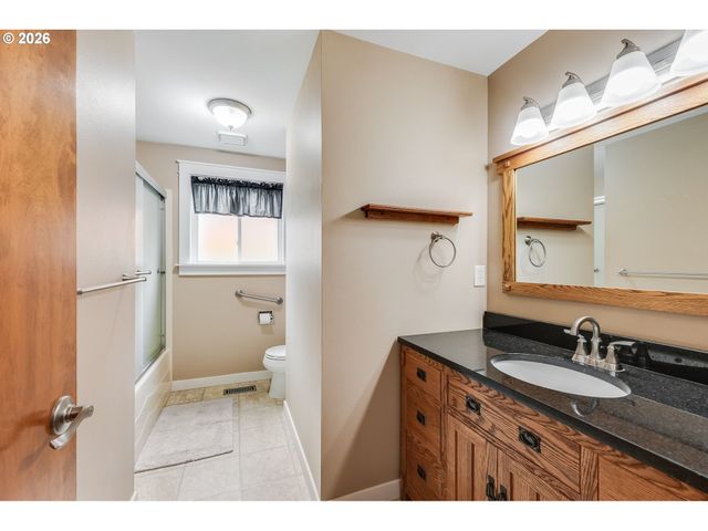 1967 ASTOR Way, Woodburn, OR 97071