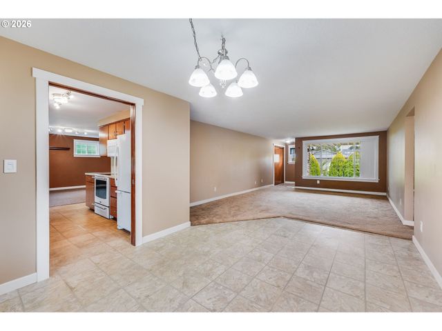 1967 ASTOR Way, Woodburn, OR 97071