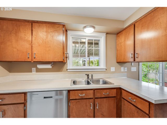 1967 ASTOR Way, Woodburn, OR 97071