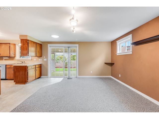 1967 ASTOR Way, Woodburn, OR 97071