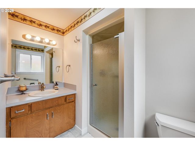 1967 ASTOR Way, Woodburn, OR 97071