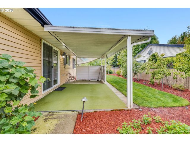 1967 ASTOR Way, Woodburn, OR 97071