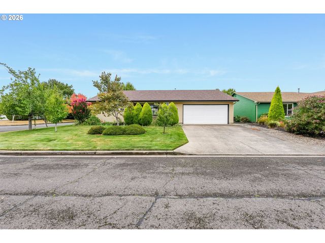 1967 ASTOR Way, Woodburn, OR 97071