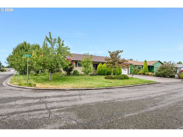 1967 ASTOR Way, Woodburn, OR 97071