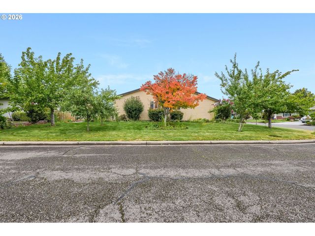 1967 ASTOR Way, Woodburn, OR 97071