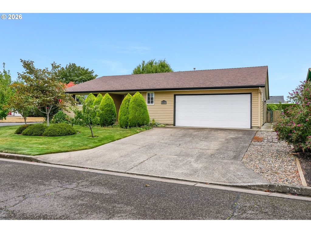 1967 ASTOR Way, Woodburn, OR 97071