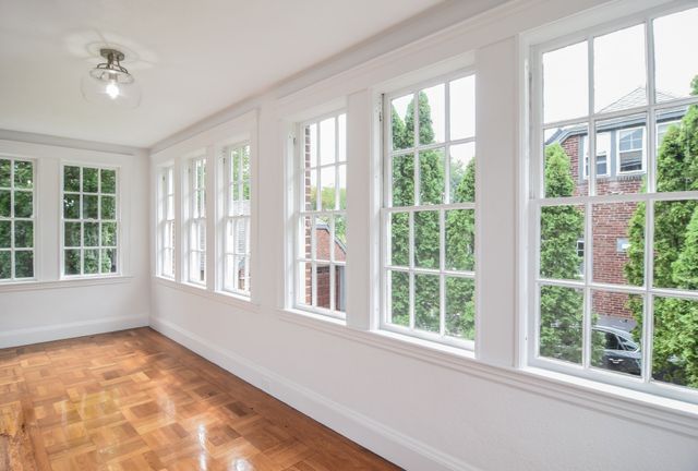 19 Stoneleigh Rd, Watertown, MA 02472