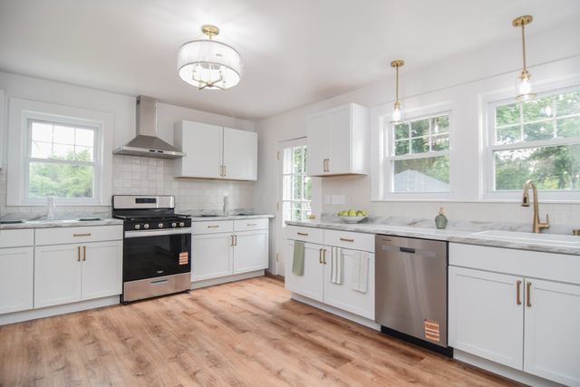 19 Stoneleigh Rd, Watertown, MA 02472