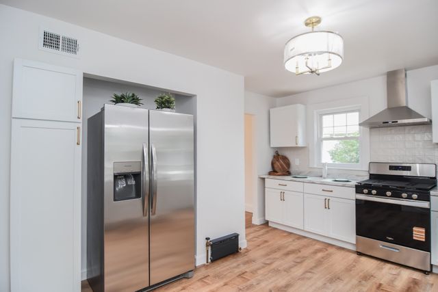 19 Stoneleigh Rd, Watertown, MA 02472