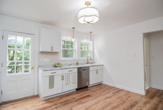 19 Stoneleigh Rd, Watertown, MA 02472