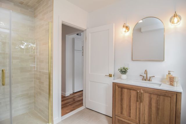 19 Stoneleigh Rd, Watertown, MA 02472