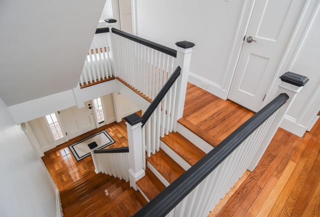 19 Stoneleigh Rd, Watertown, MA 02472