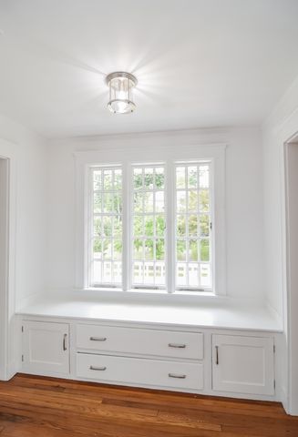 19 Stoneleigh Rd, Watertown, MA 02472