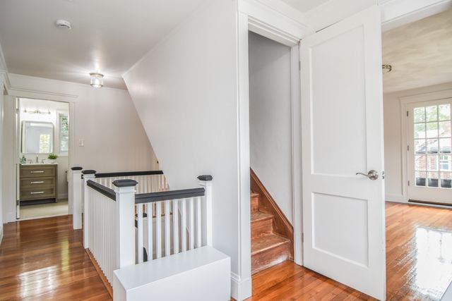 19 Stoneleigh Rd, Watertown, MA 02472