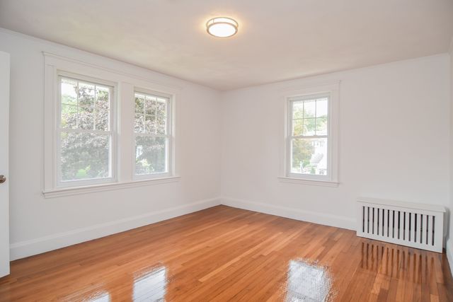 19 Stoneleigh Rd, Watertown, MA 02472