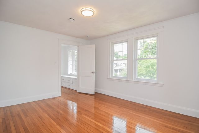 19 Stoneleigh Rd, Watertown, MA 02472