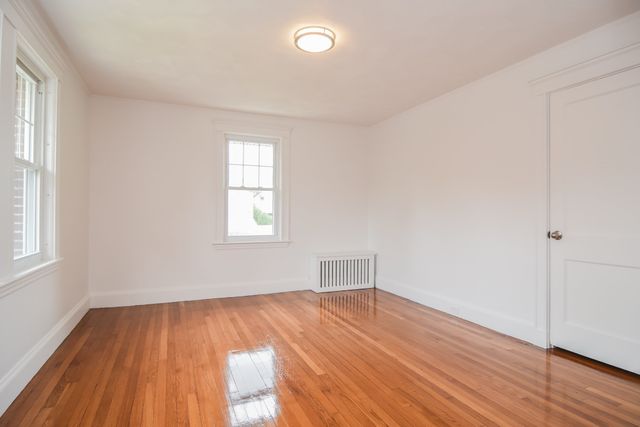 19 Stoneleigh Rd, Watertown, MA 02472