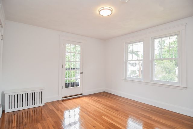 19 Stoneleigh Rd, Watertown, MA 02472
