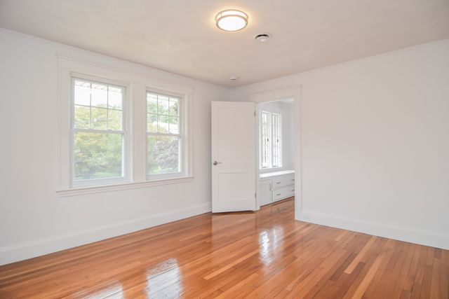 19 Stoneleigh Rd, Watertown, MA 02472