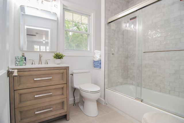 19 Stoneleigh Rd, Watertown, MA 02472
