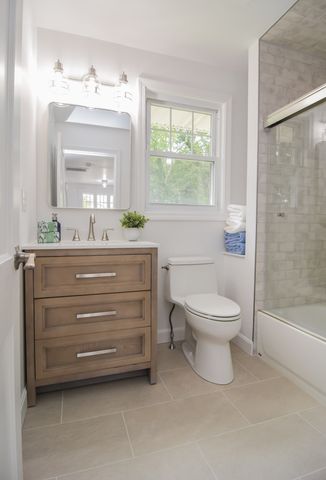 19 Stoneleigh Rd, Watertown, MA 02472