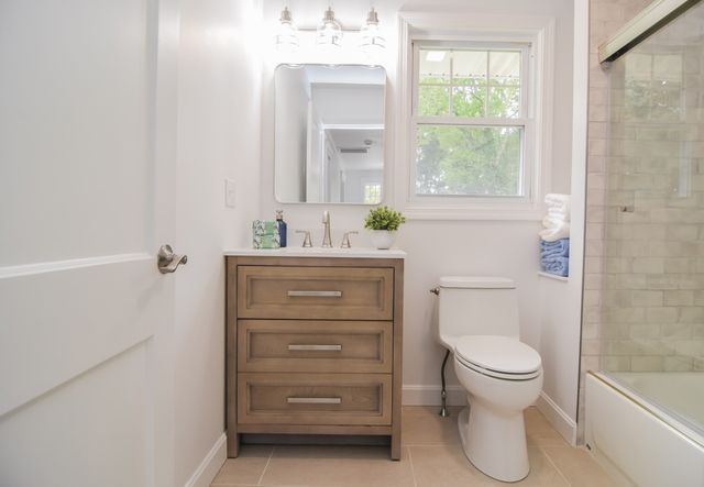 19 Stoneleigh Rd, Watertown, MA 02472