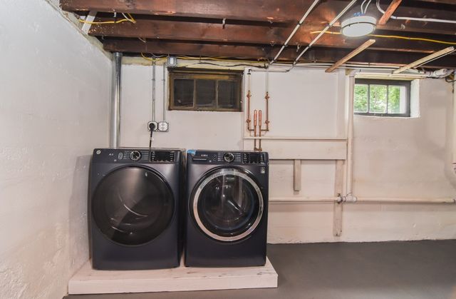 19 Stoneleigh Rd, Watertown, MA 02472